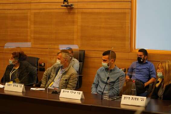 עילי חיות ואמו ולצדם פנחס יוספי // צילום: דני שם טוב, דוברות הכנסת